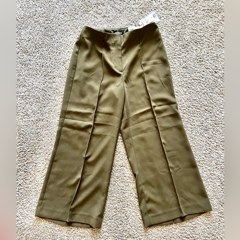 Express Brand New With Tags Cropped High Waist pants - Green, Size 4 Regular